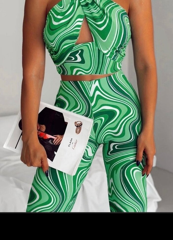 Yeşil Retro Desenli Boyundan Bağlamalı Crop & İspanyol Paça - Görsel 3