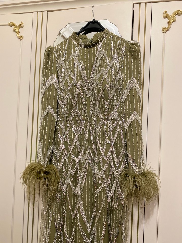 Boncuk İşlemeli Uzun Haki Kadın Elbise - Görsel 4