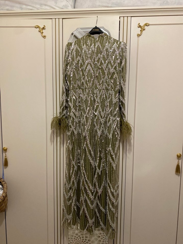 Boncuk İşlemeli Uzun Haki Kadın Elbise - Görsel 3