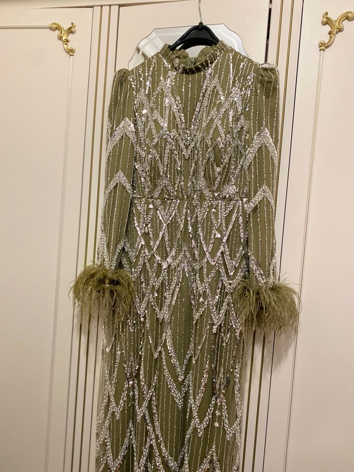 Boncuk İşlemeli Uzun Haki Kadın Elbise - Görsel 2