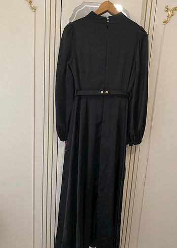 Zincir Detaylı Siyah Uzun Gotik Elbise - Görsel 3