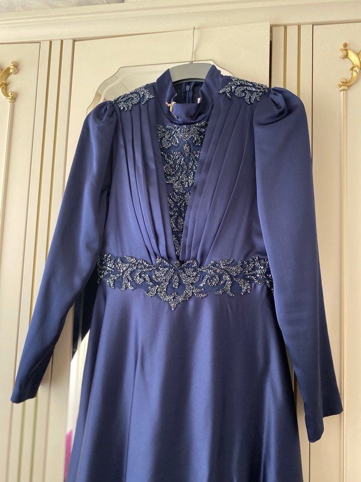Lacivert Nakışlı Uzun Kollu Uzun Abiye Elbise - Görsel 3