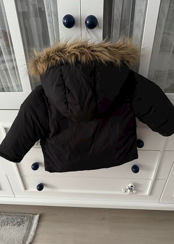 Mango Erkek Çocuk Siyah Kürklü Kapüşonlu Mont - Görsel 2