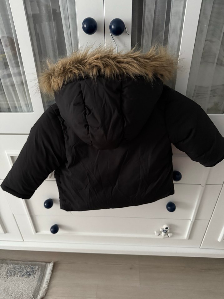 Mango Erkek Çocuk Siyah Kürklü Kapüşonlu Mont - Görsel 2