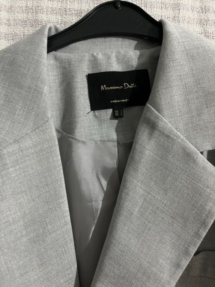 Şıklığın ve Rahatlığın Buluştuğu Gri Blazer — görsel 3/5