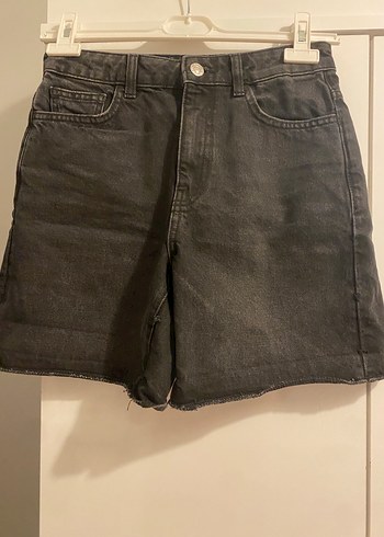 Siyah Bol Kesim Mini Denim Şort - Görsel 2