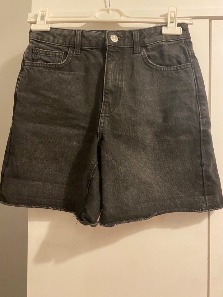 Siyah Bol Kesim Mini Denim Şort - Görsel 2