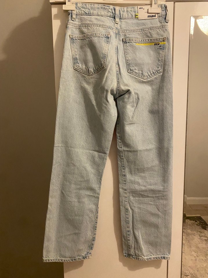 Gri Yırtık Detaylı Rahat Kesim Kadın Kot Pantolon - Görsel 3