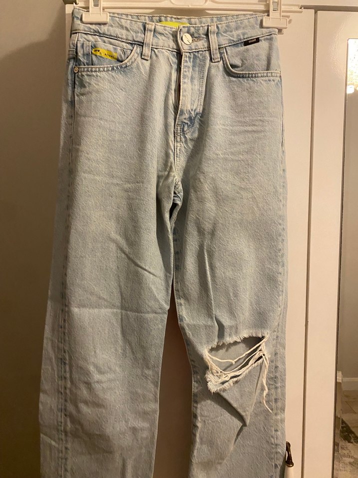 Gri Yırtık Detaylı Rahat Kesim Kadın Kot Pantolon - Görsel 2