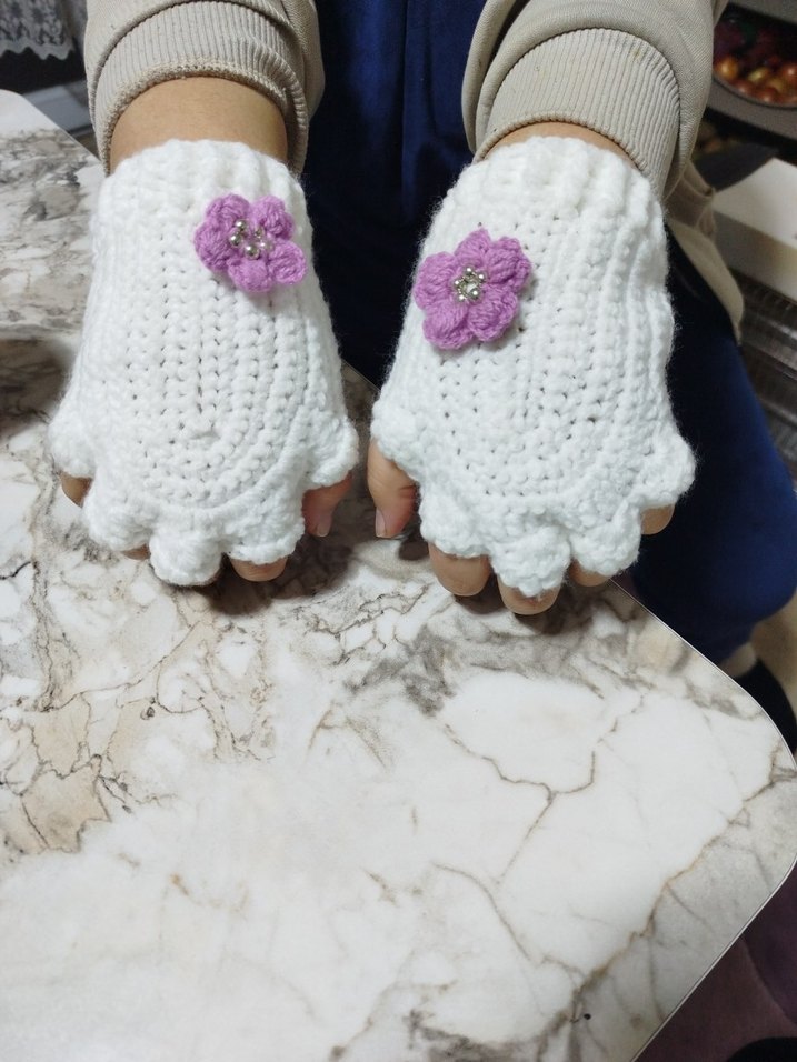 Beyaz Örgü Kadın Eldivenleri pembeDetaylı - Görsel 4