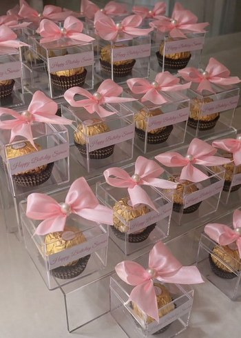 Pembe Kurdeleli Hediye Kutusu tanesi cikolatali