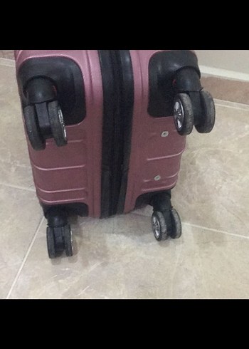 Fermuarlı Koyu Pembe Yılan Desenli Erkek Valiz - Görsel 3