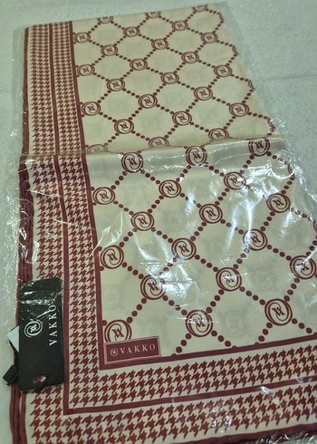 Vakko Beyaz Parlak Pilili Kadın Fular - Görsel 2