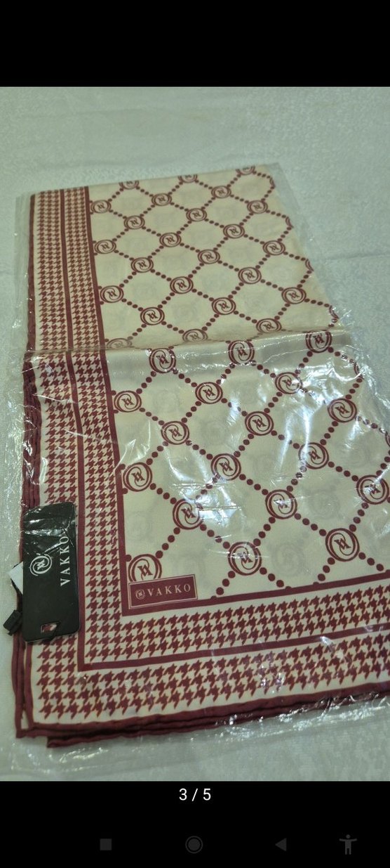 Vakko Beyaz Parlak Pilili Kadın Fular - Görsel 2