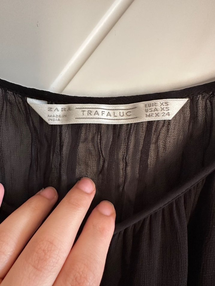 Siyah Mini Ruffle Detaylı Gösterişli Bluz - Görsel 4