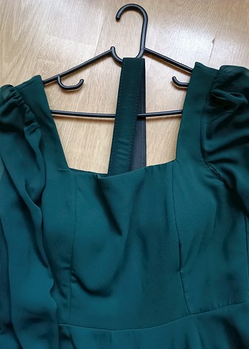 Uzun Koyu Yeşil Saten Kadın Elbise - Görsel 3