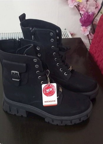 Siyah Bot - Görsel 2