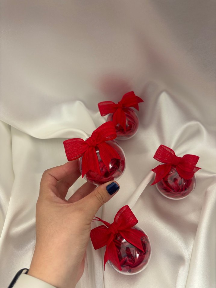 Kırmızı Kurdeleli Mika küre içinde saten toka - Görsel 2