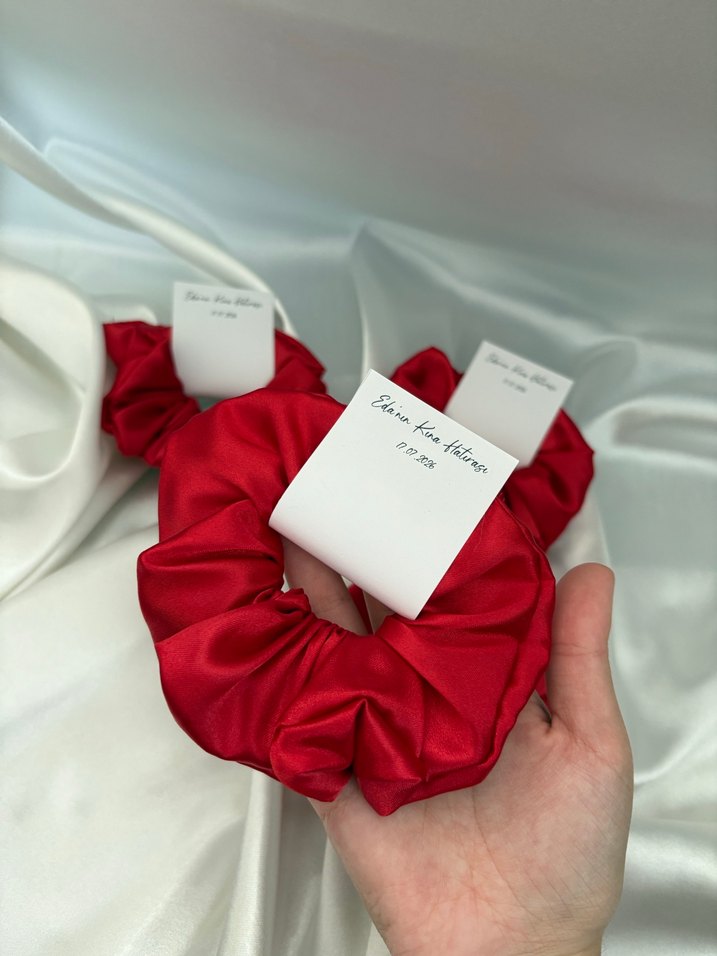 Kırmızı Parlak Saten Lastikli Saç Tokası - Görsel 2