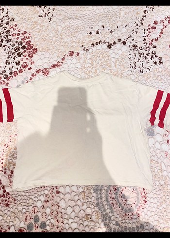 stranger things Beyaz Baskılı Kısa Crop Tişört - Görsel 3