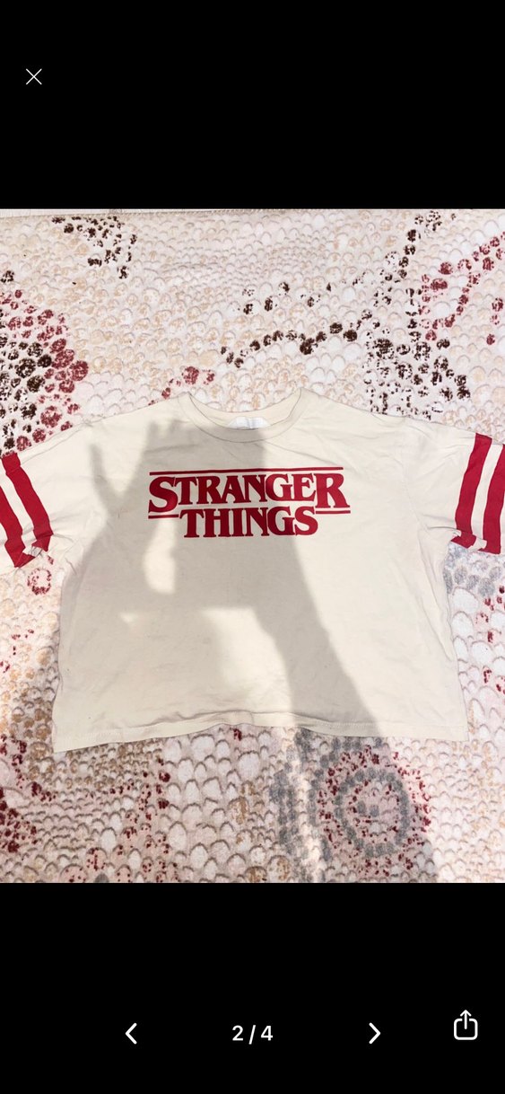 stranger things Beyaz Baskılı Kısa Crop Tişört - Görsel 2