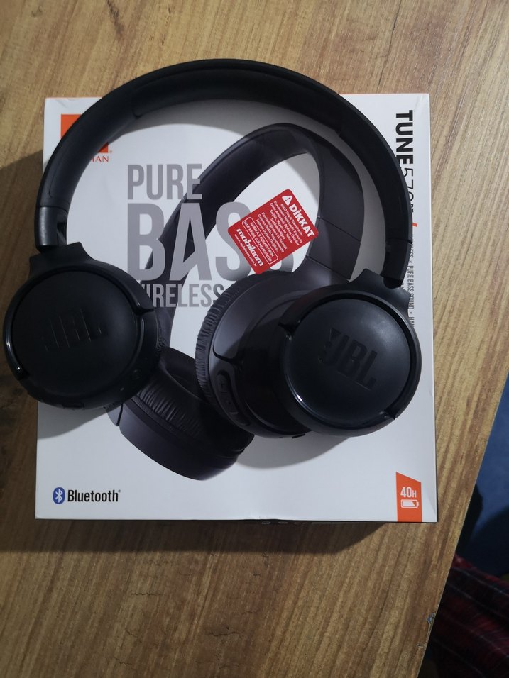 JBL Tune 570 Kablosuz Siyah Kulaklık - Görsel 3