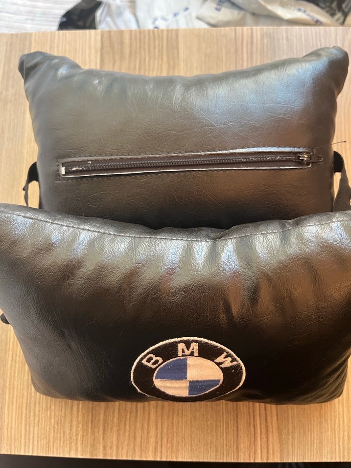 BMW Logolu Siyah Deri Görünümlü Minder - Görsel 2