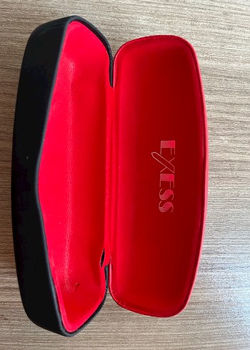 Kırmızı Fermuarlı XESS Gözlük Kutusu - Görsel 2