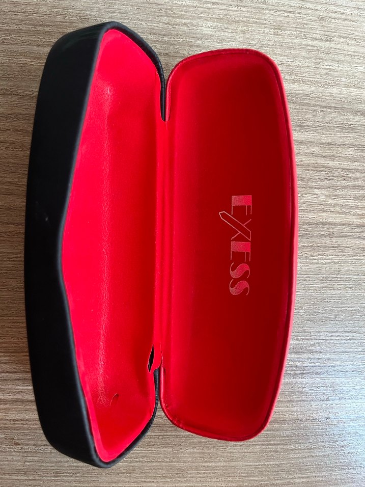 Kırmızı Fermuarlı XESS Gözlük Kutusu - Görsel 2