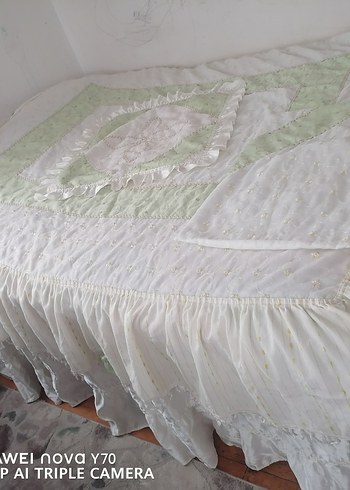 Nakışlı Beyaz Pastel Yatak Örtüsü - Görsel 2