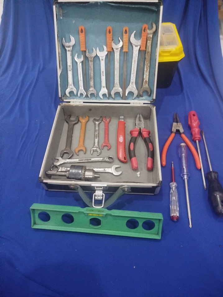 Gri ve Mavi Renkli Çoklu Anahtar ve Pense Seti - Görsel 2