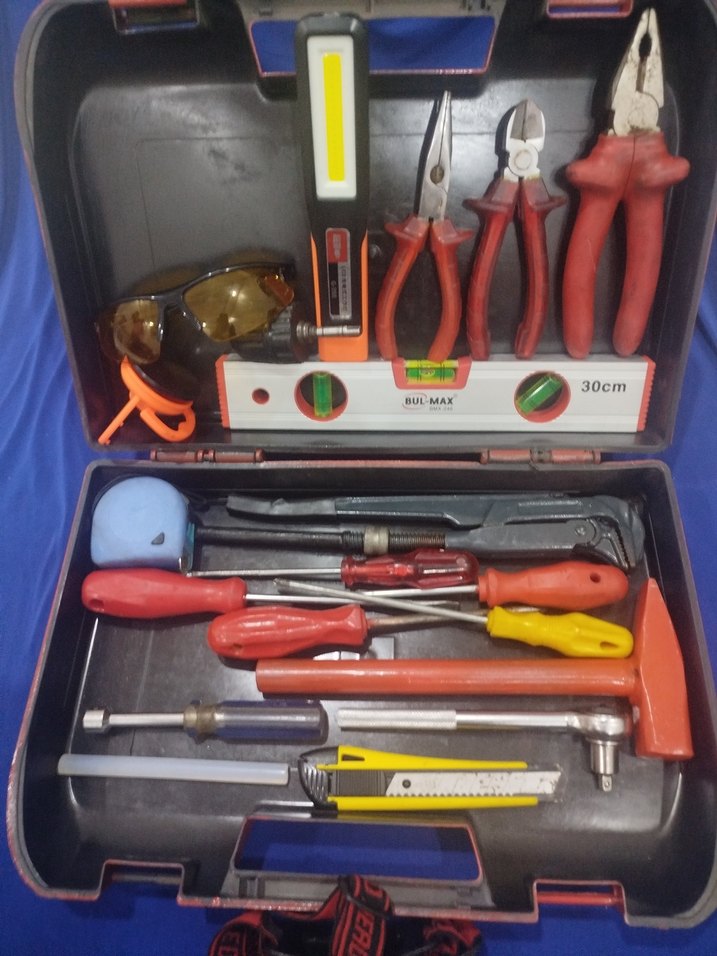 Kırmızı Renkli Çok Amaçlı El Aletleri Seti - Görsel 2