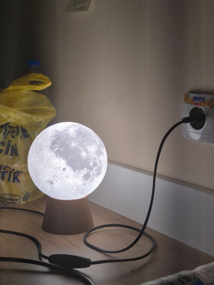 3D Beyaz Ay Desenli LED Masa Lambası - Görsel 2