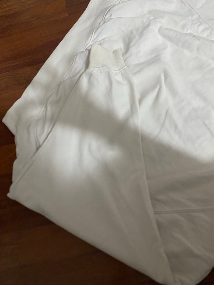 Beyaz Baskılı Kısa Kadın Sweatshirt - Görsel 4