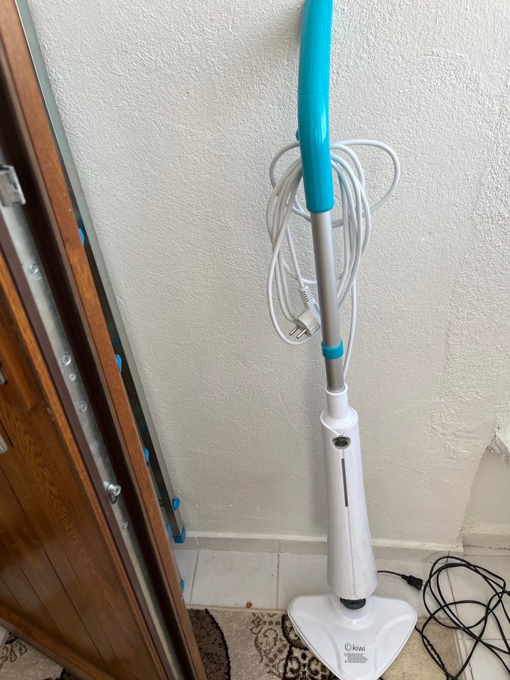 Beyaz ve gri elektrikli buhar makınesi - Görsel 3