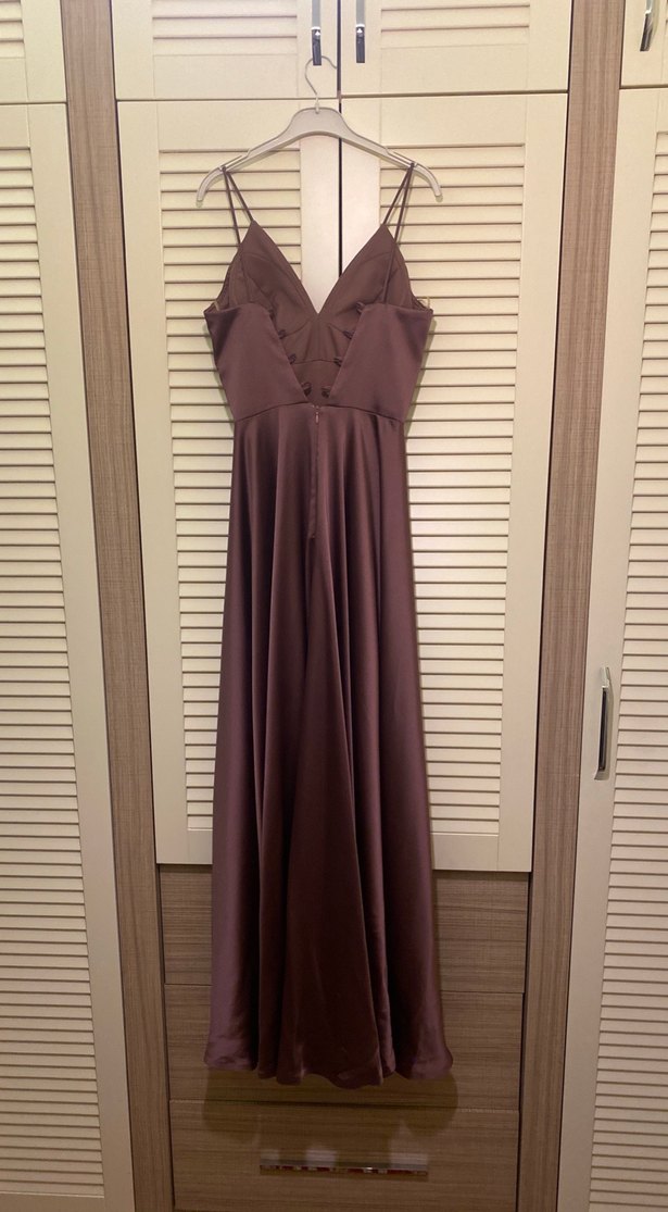 Bej Uzun V Yakalı İnce Askılı Kadın Elbise - Görsel 4