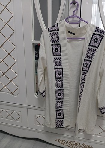 Nakışlı Beyaz Kadın Triko Hırka - Görsel 3