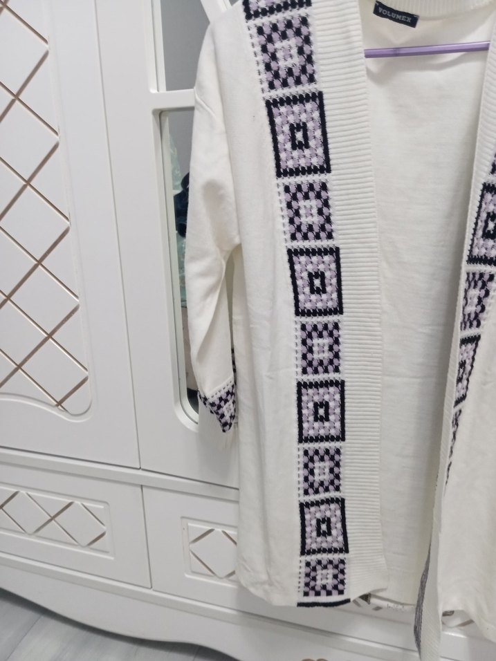 Nakışlı Beyaz Kadın Triko Hırka - Görsel 2