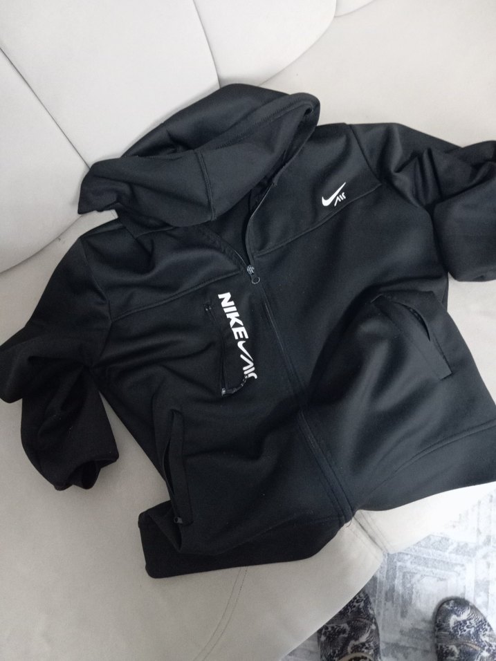 Siyah Kapüşonlu Erkek Çocuk Fermuarlı Ceket - Görsel 2