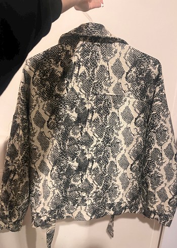 Gri Yılan Desenli Kadın Ceket - Görsel 3
