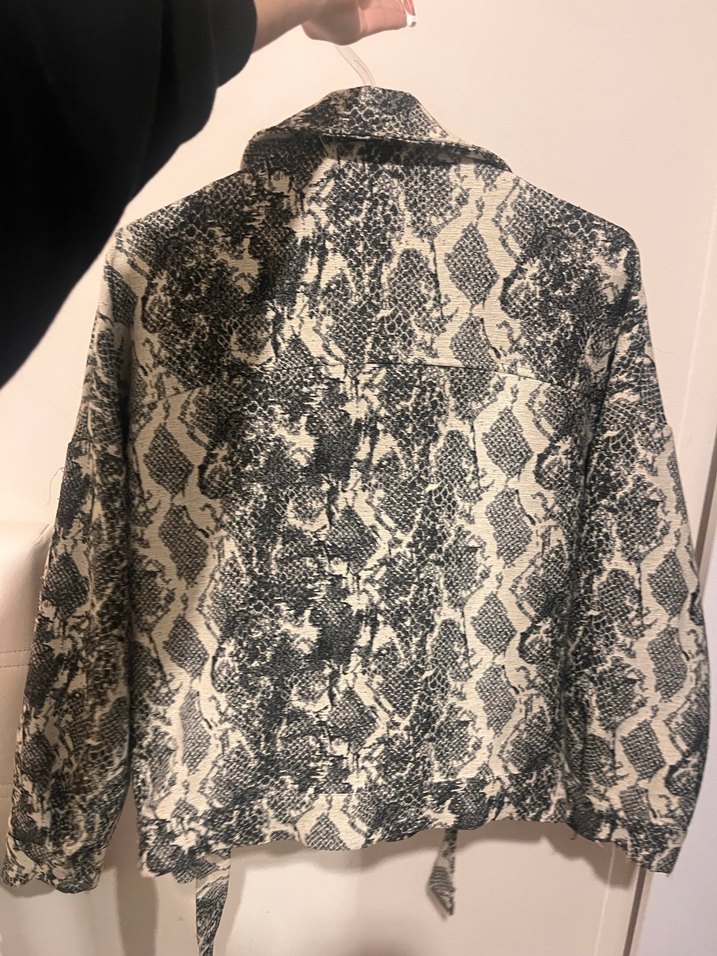 Gri Yılan Desenli Kadın Ceket - Görsel 3