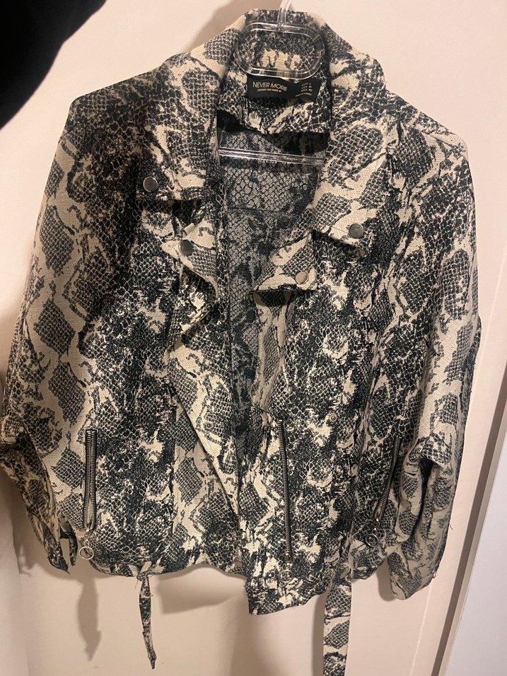 Gri Yılan Desenli Kadın Ceket - Görsel 2