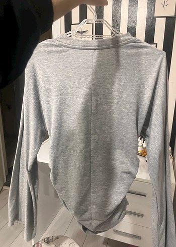 Bele oturan zayıf gösteren ispanyol kol yumuşacık - Görsel 3