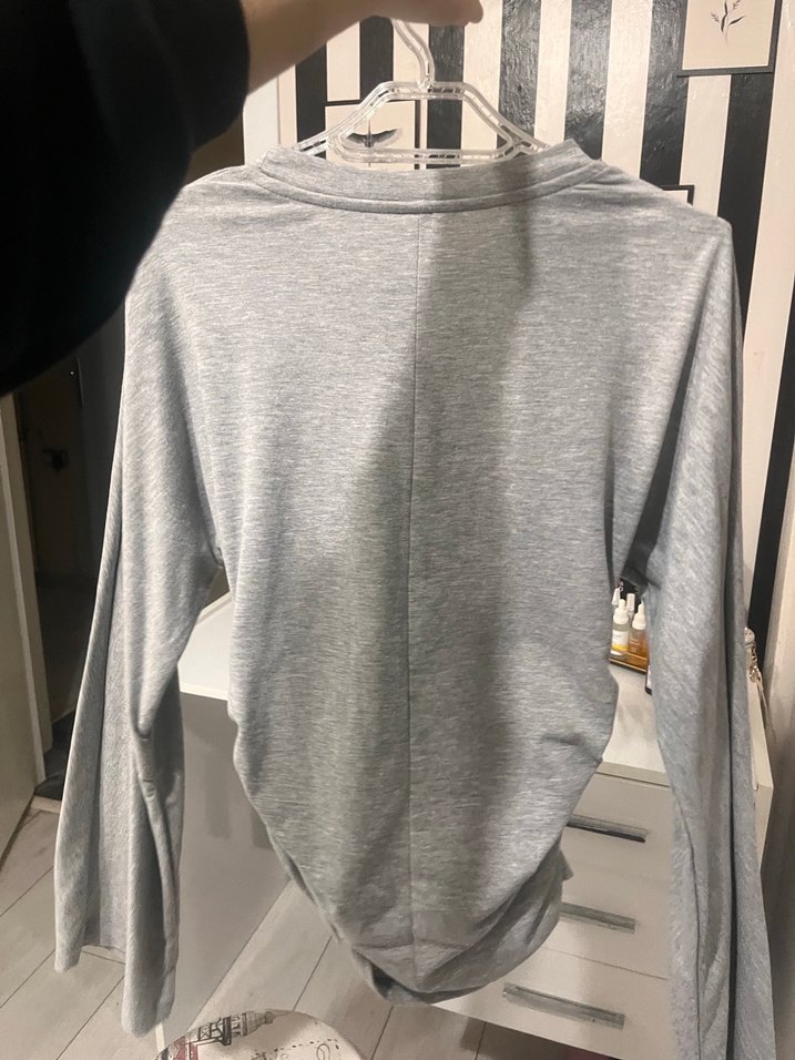 Bele oturan zayıf gösteren ispanyol kol yumuşacık - Görsel 3