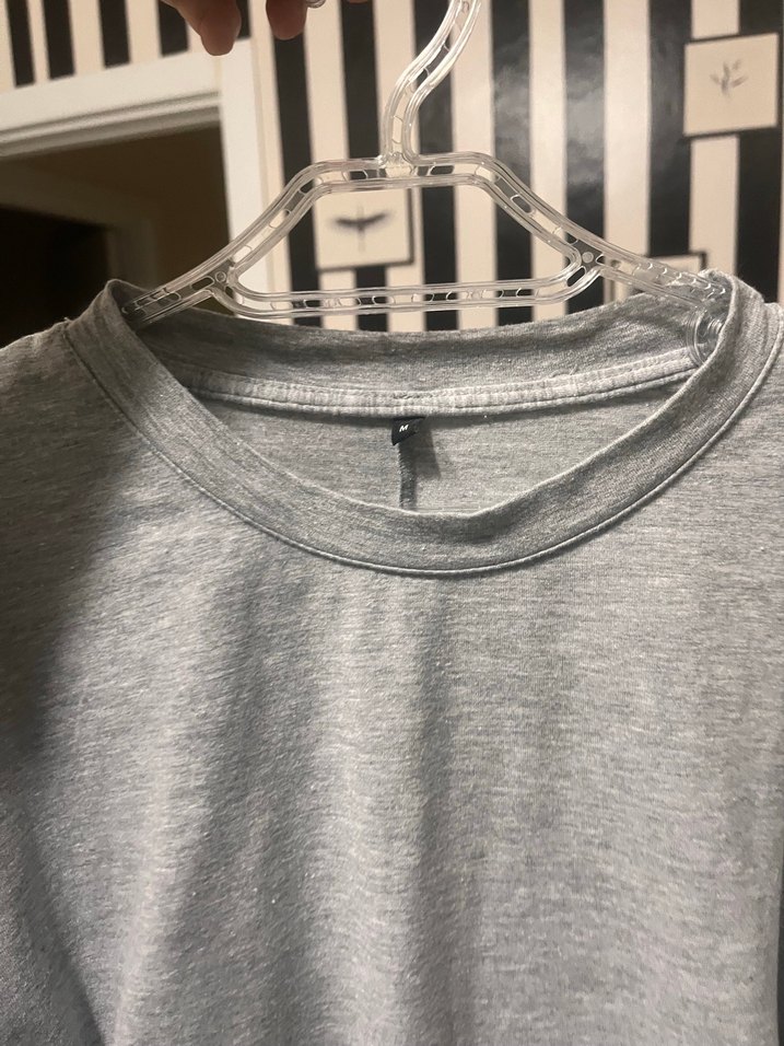 Bele oturan zayıf gösteren ispanyol kol yumuşacık - Görsel 2