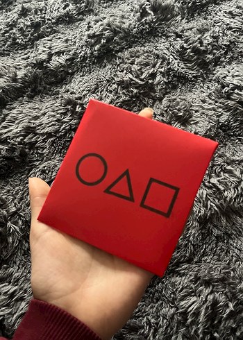 Kırmızı Desenli Squid Game kartları içi sürprizli! - Görsel 3