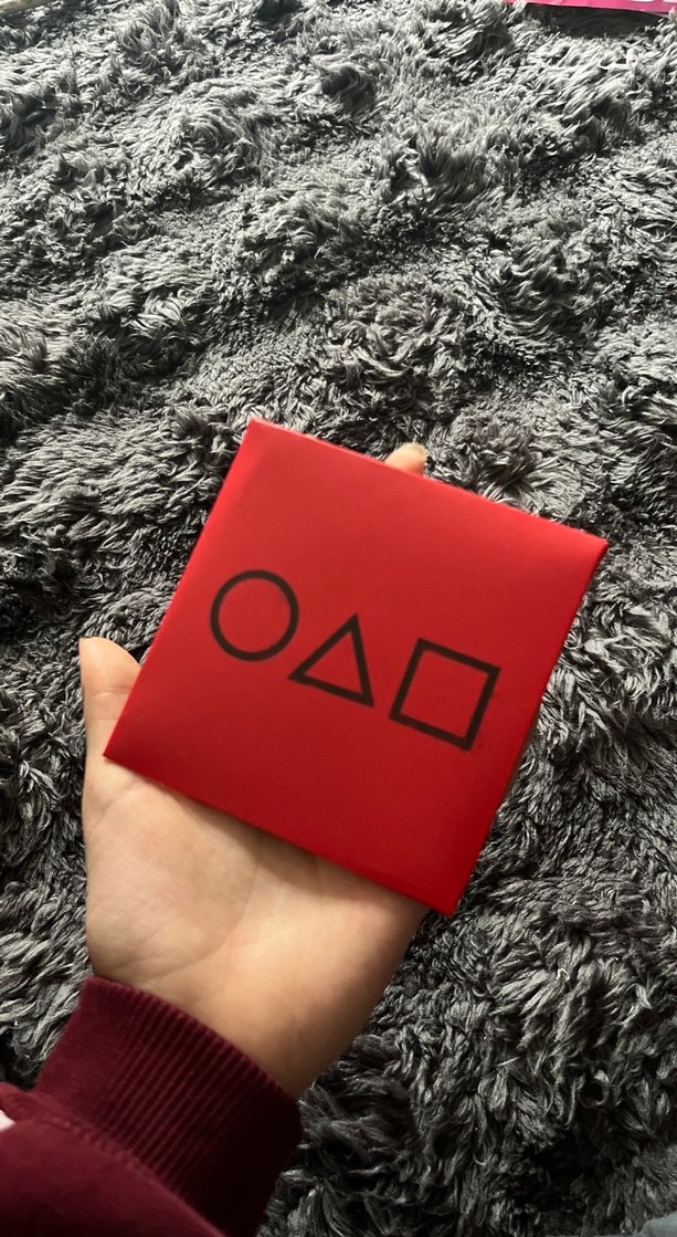 Kırmızı Desenli Squid Game kartları içi sürprizli! - Görsel 3