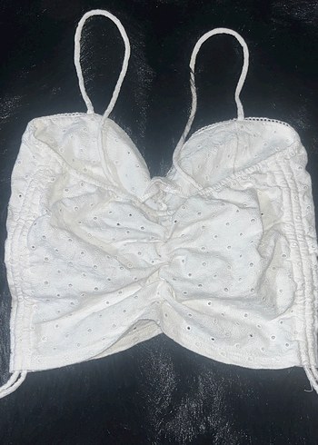 Beyaz Dantel İşlemeli Kısa Büstiyer - Görsel 3