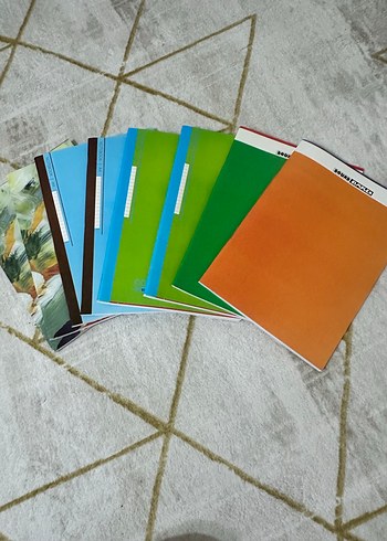 Nike Siyah Sırt Çantası ve Renkli Okul Malzemeleri - Görsel 4