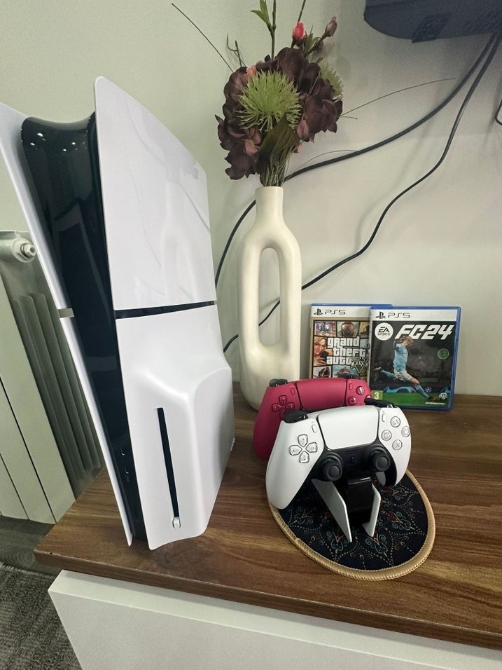 PlayStation 5 Konsol ve Oyun Seti - Görsel 2